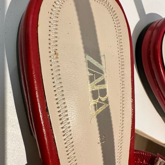 Red flat shoes Zara. Excellent condition. - Picture 2 of 3